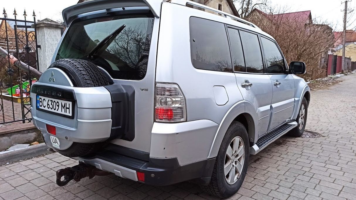 Mitsubishi Pajero (4G) image #1