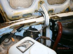 19.Масса для крышки капота