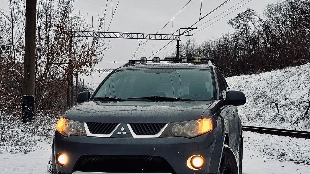 Mitsubishi Outlander XL image #1