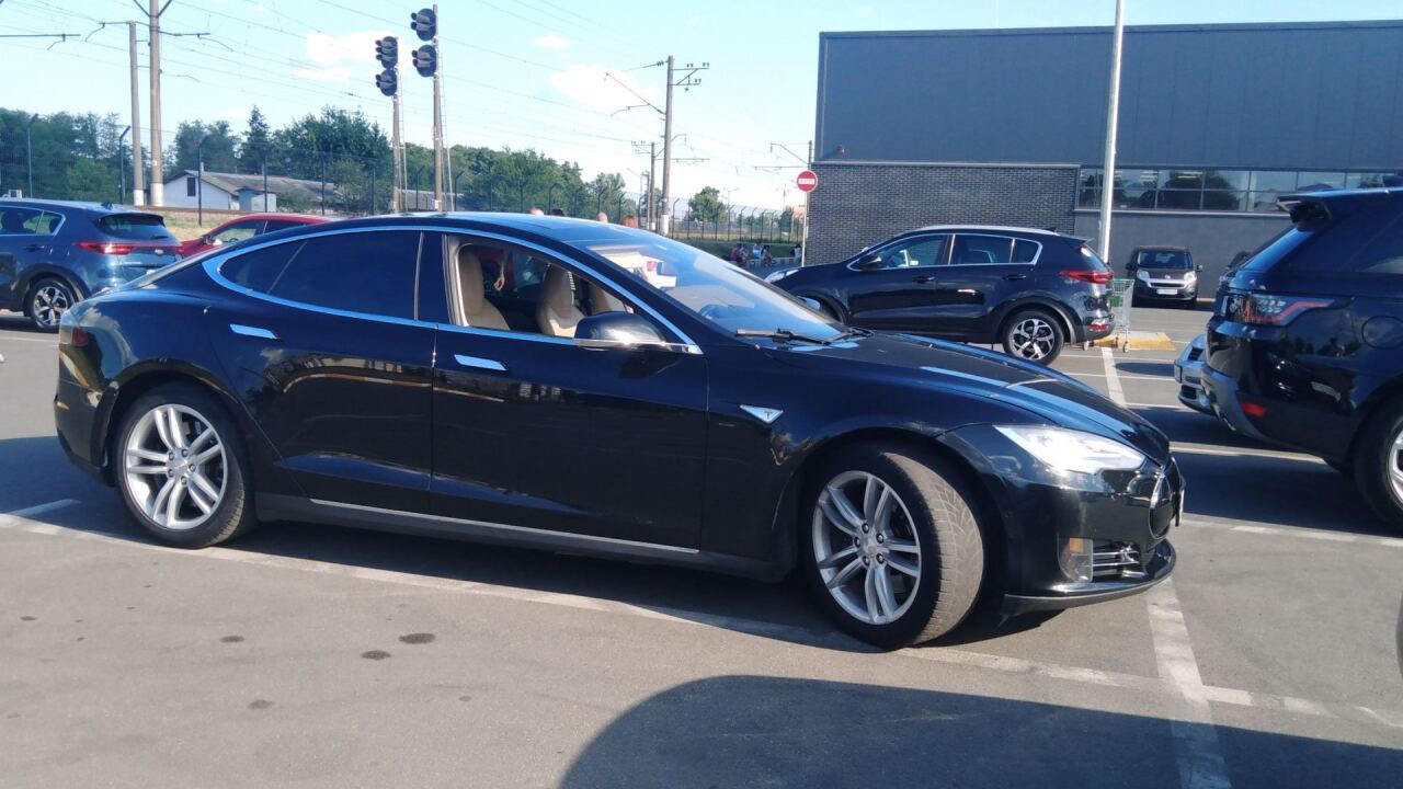 Tesla Model S Рабочая лошадка image #1