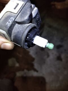 Устраняем дребезг фары за 5 минут