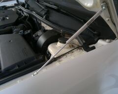 Газовый упор капота Milotec + чистка изоляции капота